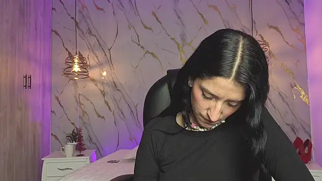 Snapshot of Scaarlettfox chatting on 12.05.25 Scaarlettfox online show from 12.05.25