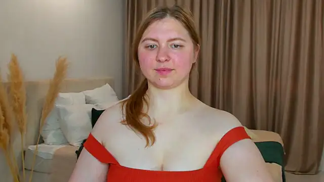 Snapshot of la__fleur chatting on 09.25.25 la fleur online show from 09.25.25