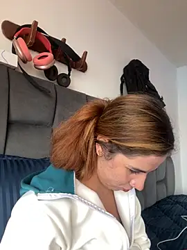 AllieYourGirl online show from 12.05.25