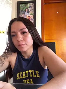 Snapshot of Zoe_Rowan chatting on 11.04.25 Zoe Rowan online show from 11.04.25