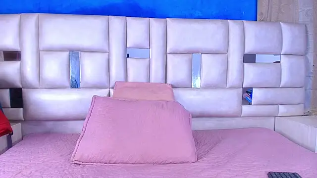 emmacurvy online show from 10.04.25