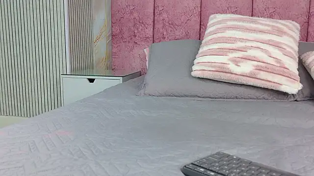 emmacurvy online show from 03.04.26