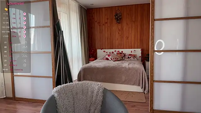 Snapshot of PlumyBun chatting on 11.03.25 PlumyBun online show from 11.03.25