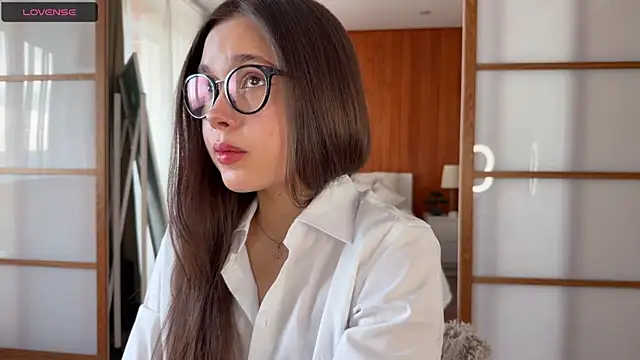 Snapshot of PlumyBun chatting on 11.22.25 PlumyBun online show from 11.22.25