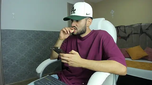 Snapshot of Ryan_Jackson_ chatting on 10.01.25 Ryan Jackson  online show from 10.01.25