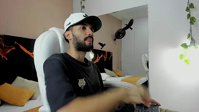 Snapshot of Ryan_Jackson_ chatting on 10.16.25 Ryan Jackson  online show from 10.16.25