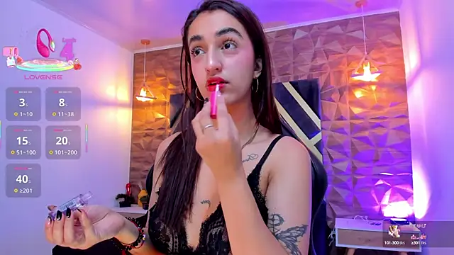 Snapshot of LexiVie_ chatting on 09.25.25 LexiVie online show from 09.25.25