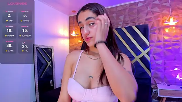 Snapshot of LexiVie_ chatting on 10.02.25 LexiVie online show from 10.02.25