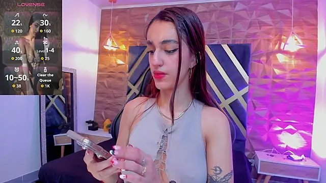 Snapshot of LexiVie_ chatting on 10.14.25 LexiVie online show from 10.14.25