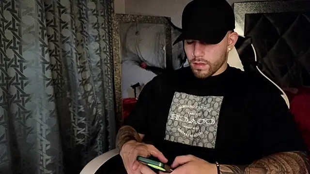 Ades Lowe online show from 10.12.25