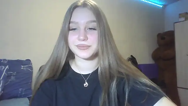 Snapshot of yourhoney_Lola_ chatting on 10.18.25 yourhoney Lola  online show from 10.18.25