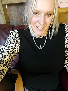 Bouncy-Bella28X online show from 11.03.25