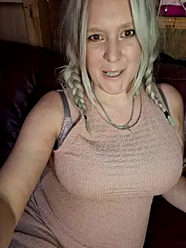 Bouncy-Bella28X online show from 11.17.25