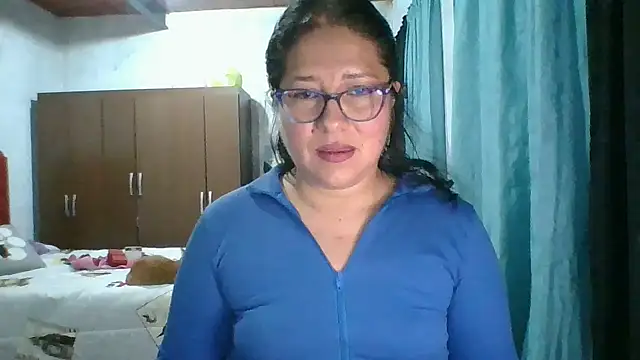 Snapshot of scarlett_widow_ chatting on 09.24.25 scarlett widow  online show from 09.24.25