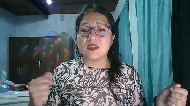Snapshot of scarlett_widow_ chatting on 10.08.25 scarlett widow  online show from 10.08.25