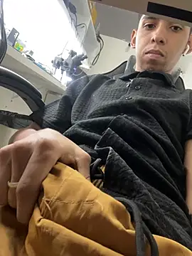 Snapshot of Oqui chatting on 04.14.26 Oqui online show from 04.14.26