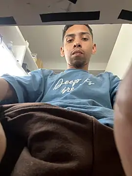 Snapshot of Oqui chatting on 04.23.26 Oqui online show from 04.23.26