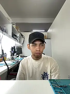 Snapshot of Oqui chatting on 05.18.26 Oqui online show from 05.18.26