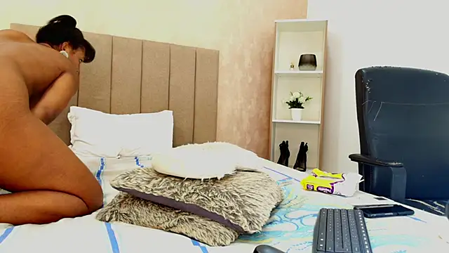 DiannaWild online show from 12.14.25