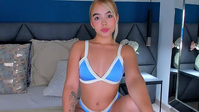 Snapshot of Mia_Roswell chatting on 12.03.25 Mia Roswell online show from 12.03.25