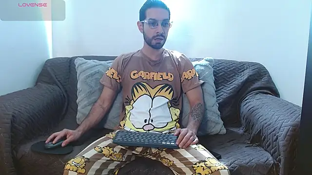 Snapshot of ReyPablo1 chatting on 11.02.25 ReyPablo1 online show from 11.02.25