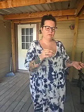 Snapshot of valeriejane chatting on 10.11.25 valeriejane online show from 10.11.25