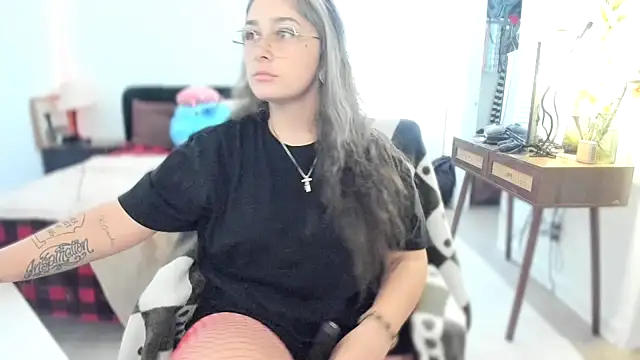 Alix Valentine online show from 05.17.26