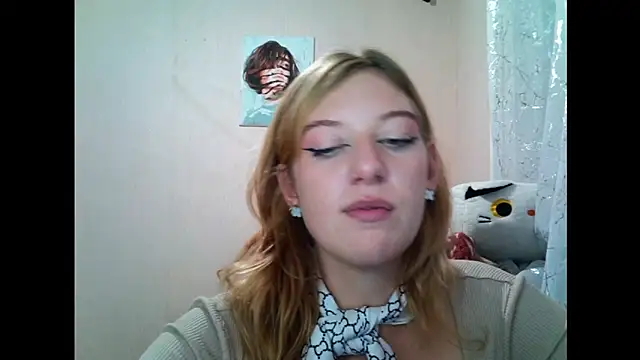 Lily Ember online show from 09.17.25