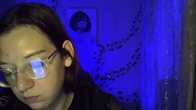 Lily Ember online show from 10.20.25