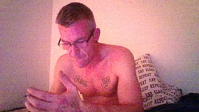 Snapshot of Kevinhot38 chatting on 12.20.25 Kevinhot38 online show from 12.20.25