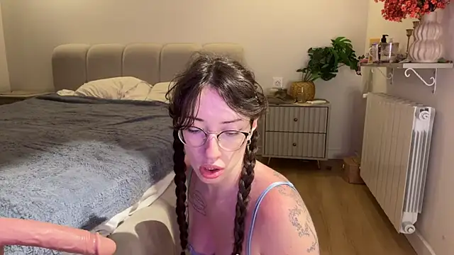 Snapshot of Kelly_Berry__ chatting on 06.25.26 Kelly Berry online show from 06.25.26