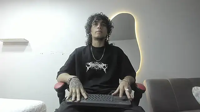 Snapshot of JackesTaylor chatting on 02.02.26 JackesTaylor online show from 02.02.26