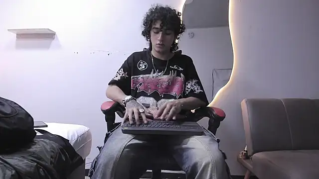 Snapshot of JackesTaylor chatting on 02.20.26 JackesTaylor online show from 02.20.26