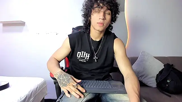 Snapshot of JackesTaylor chatting on 03.17.26 JackesTaylor online show from 03.17.26