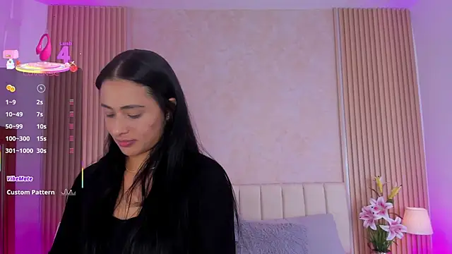 Snapshot of ZOEBARLOWE chatting on 10.01.25 ZOEBARLOWE online show from 10.01.25