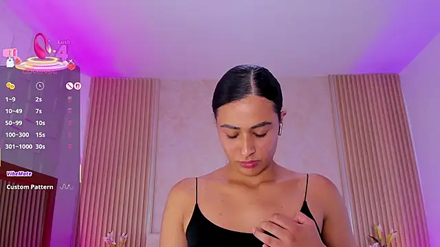 Snapshot of ZOEBARLOWE chatting on 10.17.25 ZOEBARLOWE online show from 10.17.25