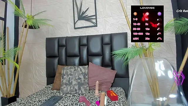 Snapshot of karlarusso chatting on 10.04.25 karlarusso online show from 10.04.25