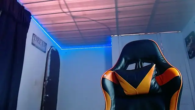 Snapshot of Abbiprada chatting on 09.30.25 Abbiprada online show from 09.30.25