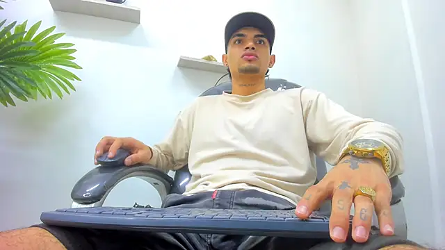 Snapshot of ariess_king chatting on 11.05.25 ariess king online show from 11.05.25