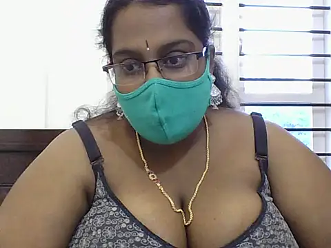 Snapshot of Reena-gowda chatting on 09.25.25 Reena-gowda online show from 09.25.25