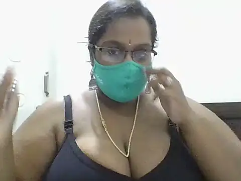 Snapshot of Reena-gowda chatting on 10.25.25 Reena-gowda online show from 10.25.25