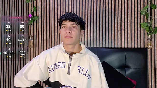 Snapshot of Felipe_boy1 chatting on 10.12.25 Felipe boy1 online show from 10.12.25