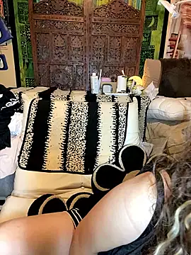 Snapshot of xoxLILxMELOxox chatting on 10.05.25 xoxLILxMELOxox online show from 10.05.25