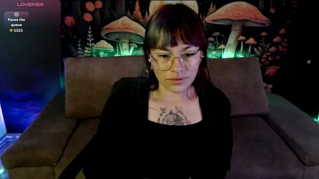 LunaBunny8 online show from 09.24.25