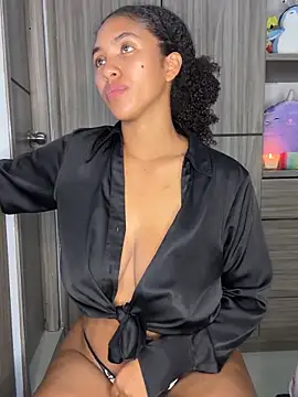 Snapshot of Mia_sweet80 chatting on 09.16.25 Mia sweet80 online show from 09.16.25