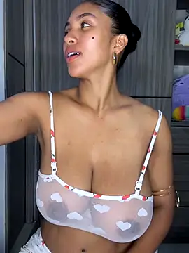 Snapshot of Mia_sweet80 chatting on 09.23.25 Mia sweet80 online show from 09.23.25