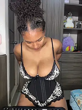 Snapshot of Mia_sweet80 chatting on 10.18.25 Mia sweet80 online show from 10.18.25