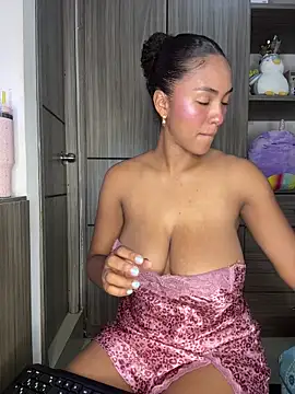 Snapshot of Mia_sweet80 chatting on 10.20.25 Mia sweet80 online show from 10.20.25