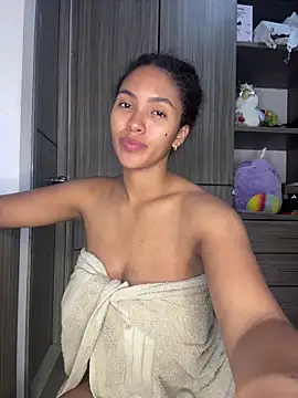 Snapshot of Mia_sweet80 chatting on 10.30.25 Mia sweet80 online show from 10.30.25