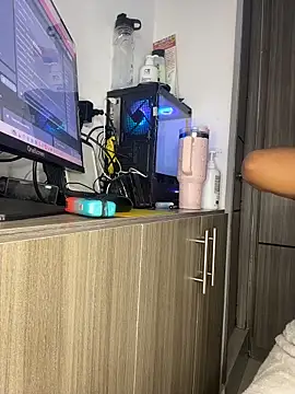 Snapshot of Mia_sweet80 chatting on 11.14.25 Mia sweet80 online show from 11.14.25